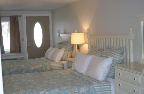 Edgecomb Apartment | Spacious riverfront with balcony Sheepscot Harbour Vacation Cub Studio #211