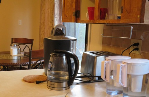 Bayview Woods - Steeles House | ★ Spacious Room 1♚Qn-Bed✚Shared Ensuite-Beryl