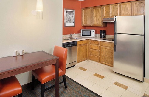 Rosemont Hotel | Spacious Room w/Kitchenette & Complimentary Breakfast | Free Airport Shuttle