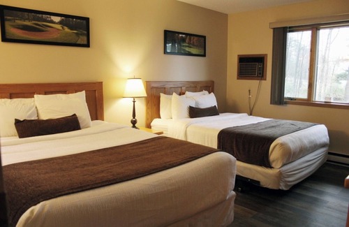 Iron Mountain Hotel | Spacious Room with On-site Dining and Indoor Pool - Ideal for Families