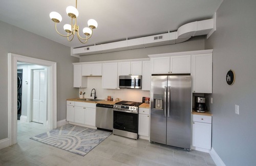 East Row Historic District House | Spacious Rowhouse - 5 Min to Cincy & Walkable!