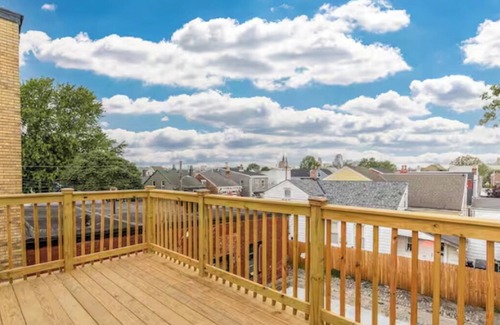 East Row Historic District House | Spacious Rowhouse - 5 Min to Cincy & Walkable!