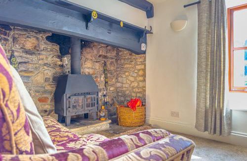 Kewstoke House | Spacious-Rustic Cottage-Dog Friendly-w log burner