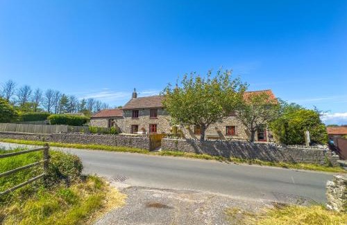 Kewstoke House | Spacious-Rustic Cottage-Dog Friendly-w log burner