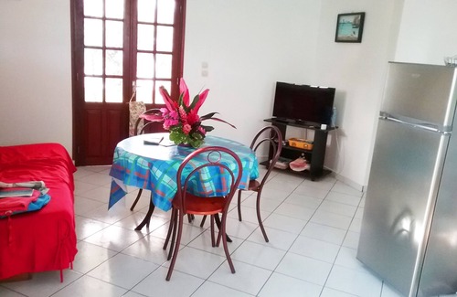Capesterre-Belle-Eau Cottage | Spacious self-catering cottages with lovely terrace and shared swimming pool, in a peaceful setting.