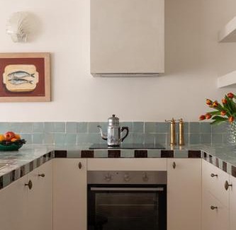 Cottesloe Apartment | Spacious, seaside pied-à-terre with stunning views, opposite Cott beach & cafes