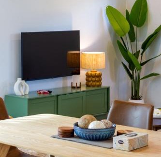 Christchurch Apartment | Spacious Stay near Avon River with Carpark