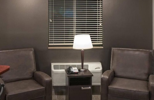 Kalispell Hotel | Spacious Stay w/Full Kitchen – Perfect Launch for Adventures in MT