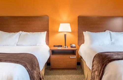 Kalispell Hotel | Spacious Stay w/Full Kitchen – Perfect Launch for Adventures in MT
