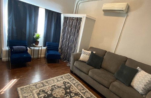 Los Angeles Apartment | Spacious Studio with high ceilings