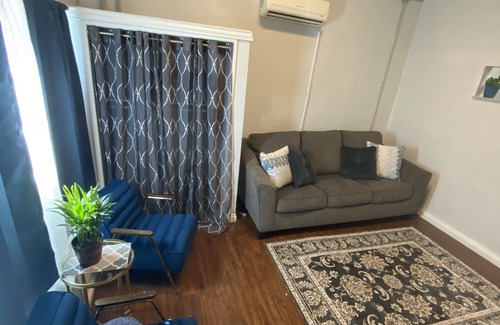 Los Angeles Apartment | Spacious Studio with high ceilings