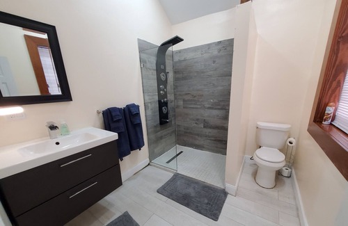 Meadows Apartment | Spacious studio with pool and 75" 4k TV in Old Town