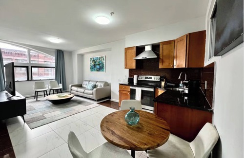 Chinatown Apartment | Spacious &Stylish 2 Bd Apt in Heart of the City