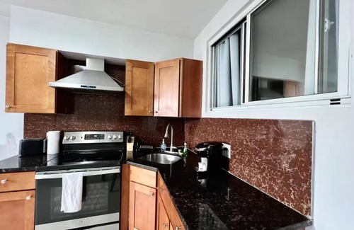 Chinatown Apartment | Spacious &Stylish 2 Bd Apt in Heart of the City