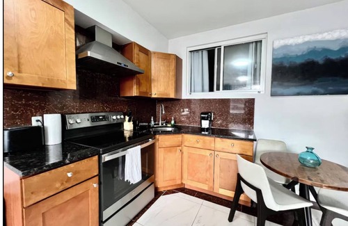Chinatown Apartment | Spacious &Stylish 2 Bd Apt in Heart of the City