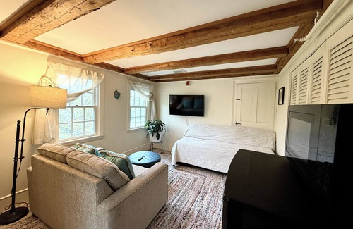 North Berwick Hotel | Spacious Suite in a farm setting-20 mins to the ocean-#2-Abbott Brook Inn