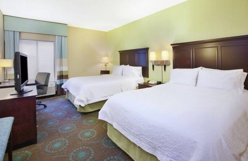 South Bend Hotel | Spacious Suite w/Free Breakfast & Access to Swimming Pool – Great for Families