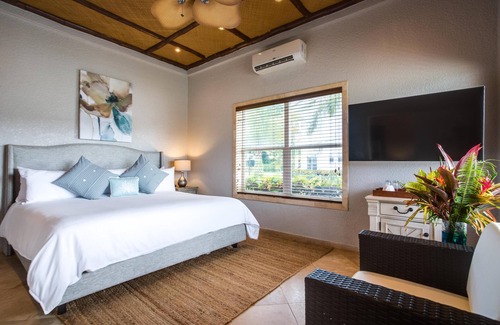 Placencia Resort | Spacious Suite w/WiFi, Balcony, & Beautiful Beachfront Views