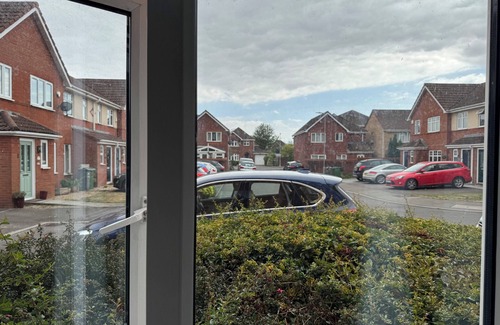 Tremorfa Apartment | Spacious tidy room in Cardiff