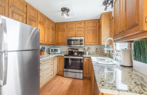 Ouray House | Spacious Townhome- Near Hot Springs Pool and Downtown Ouray- Pet Friendly!