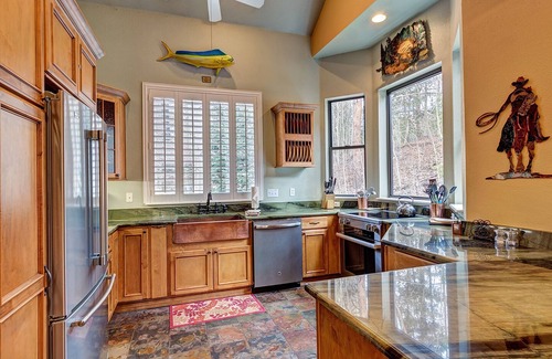 Warrior's Mark House | Spacious townhome, walk to downtown, private hot tub!