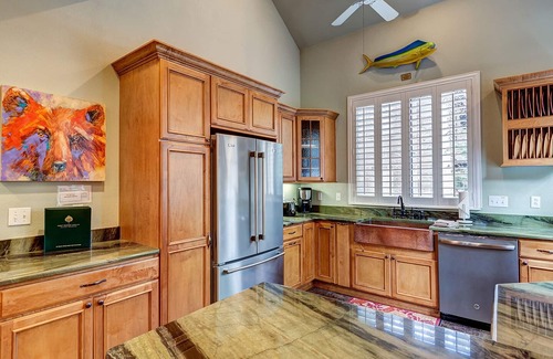 Warrior's Mark House | Spacious townhome, walk to downtown, private hot tub!