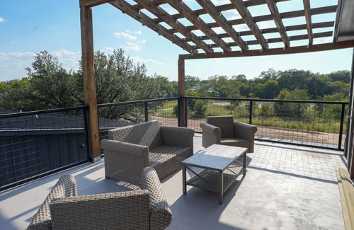 Stephenville House | Spacious townhome with AC in Stephenville - 3 bedrooms available