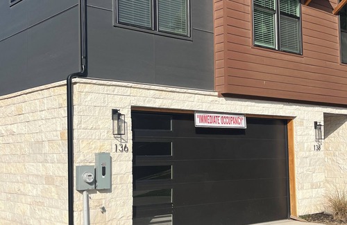 Stephenville House | Spacious townhome with AC in Stephenville - 3 bedrooms available