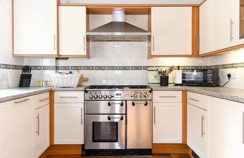 Wells House | Spacious Townhouse, Private Parking, Central Wells