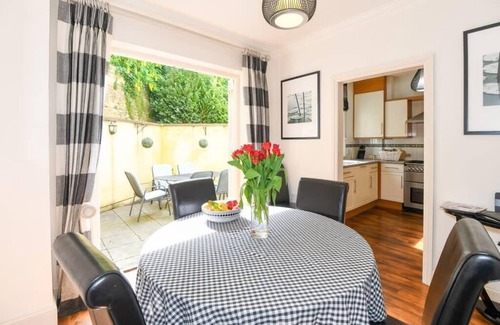 Wells House | Spacious Townhouse, Private Parking, Central Wells