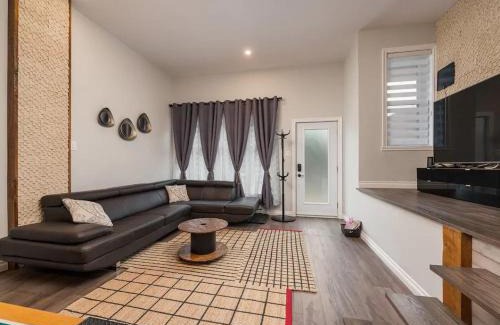 Cote-Saint-Paul House | Spacious Townhouse with Rooftop Deck