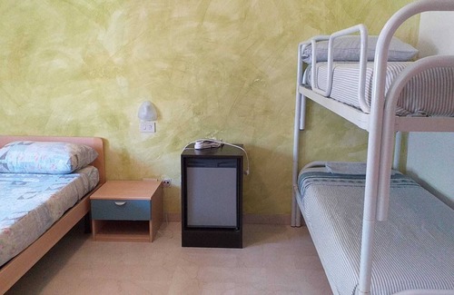 Pineto Bed & Breakfast | Spacious triple room a stones throw from the sea
