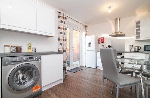 Brierley Hill House | Spacious two bed house with parking and garden