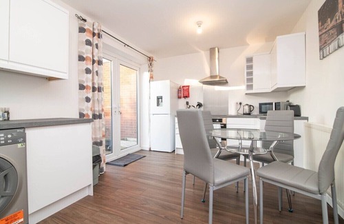 Brierley Hill House | Spacious two bed house with parking and garden