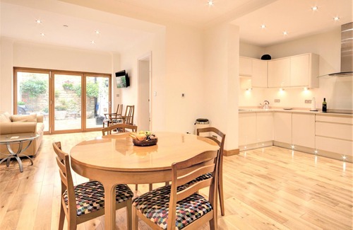 Cheltenham Apartment | Spacious two-bedroom apartment located in the heart of Cheltenham.