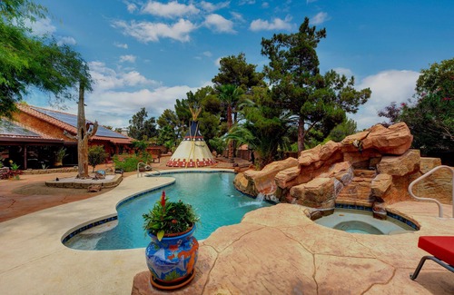 Green Valley North House | Spacious, Unique, Clean, Relaxing with pool/spa