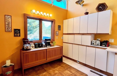 Weare House | Spacious, unique home w/mountain views. Enjoy pool in summer, skiing in winter!