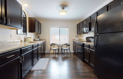 Grosse Pointe Apartment | Spacious Upper 2BR | Sleeps 8 in Grosse Pointe