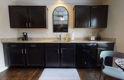 Grosse Pointe Apartment | Spacious Upper 2BR | Sleeps 8 in Grosse Pointe