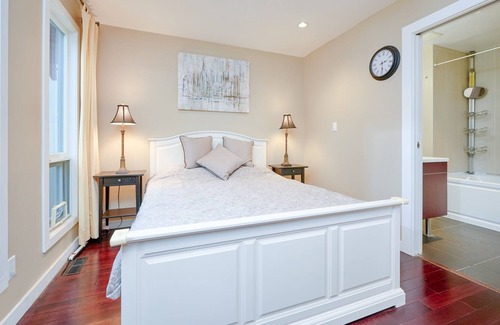 West Point Grey House | Spacious Urban Home - 5 minutes from Beautiful Forest Trails