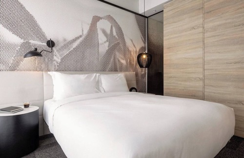 Brossard Hotel | Spacious Urban Retreat Near Quartier DIX30 – Steps from Shops & Dining | 4 Units