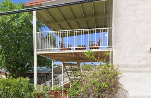 Truth or Consequences Apartment | Spacious 2-bedroom apartment on the Hot Springs District