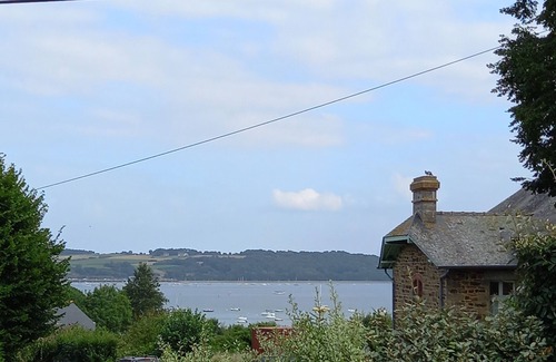 Le Minihic-sur-Rance Villa | Spacious villa sleeps 15 5 minutes from the beach 5 bedrooms 3 bathrooms