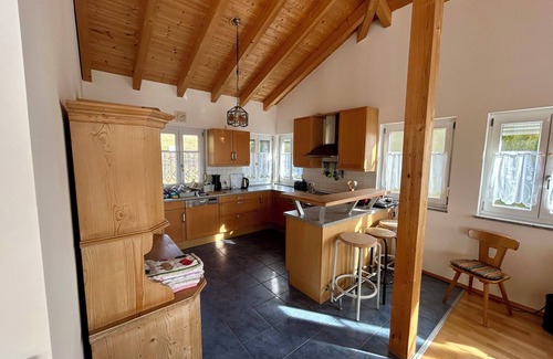 Perlesreut House | Spacious vacation home with views of the Alps, large balcony and terrace.