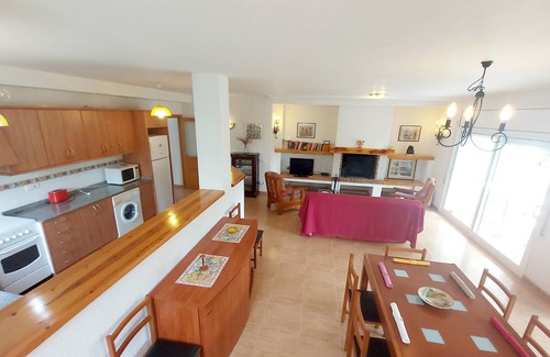 Calafat Ski Chalet | Spacious villa a few meters from the beach