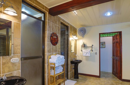 Valle Pura Vida House | Spacious Villa with Jungle Garden and Creek views(Monkey highway),A/C,pool,gated