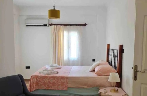 Bodrum City Center Villa | Spacious Villa w/porch & garden 5 min from the beach & bars street