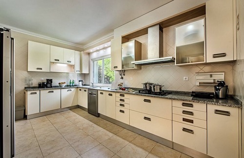 Altura Villa | Spacious villa with pool in Praia Verde walking distance to beach with free wifi