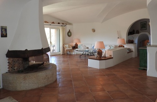 San Pantaleo Villa | Spacious villa with 4 bedrooms, swimming pool and 4 ha of land