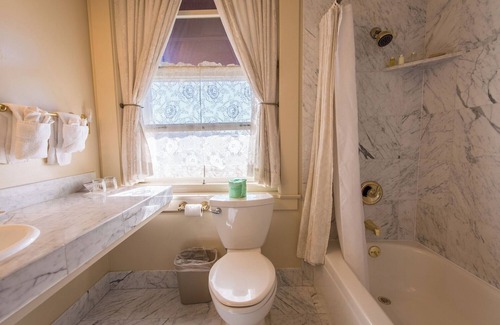 Santa Rosa Hotel | Spacious Vintage Room Ideal for Relaxing and Exploring Santa Rosa’s Wine Country